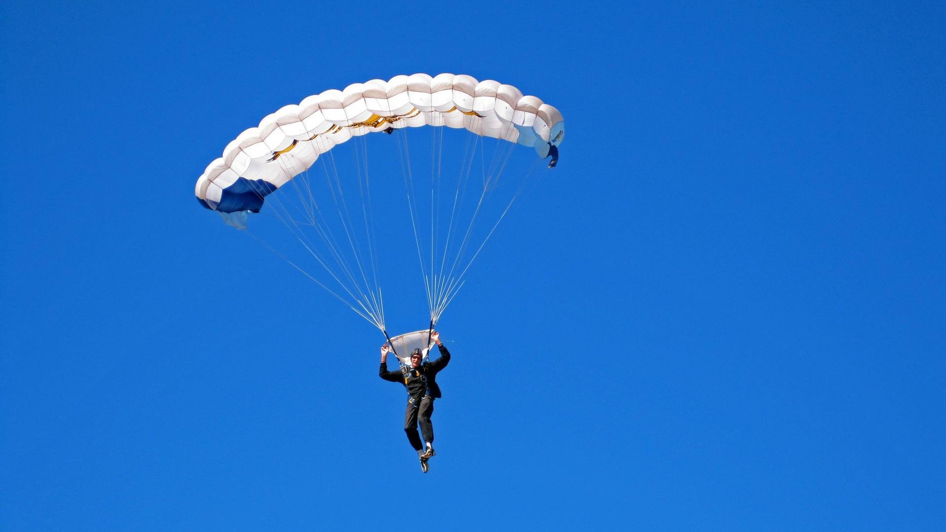 “中国女足在国际赛场屡创佳绩，实力不断提升”，中国女足队员获国际足联